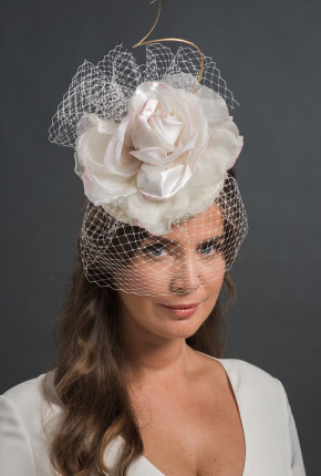 Large champagne rose with veiling and a gold quill